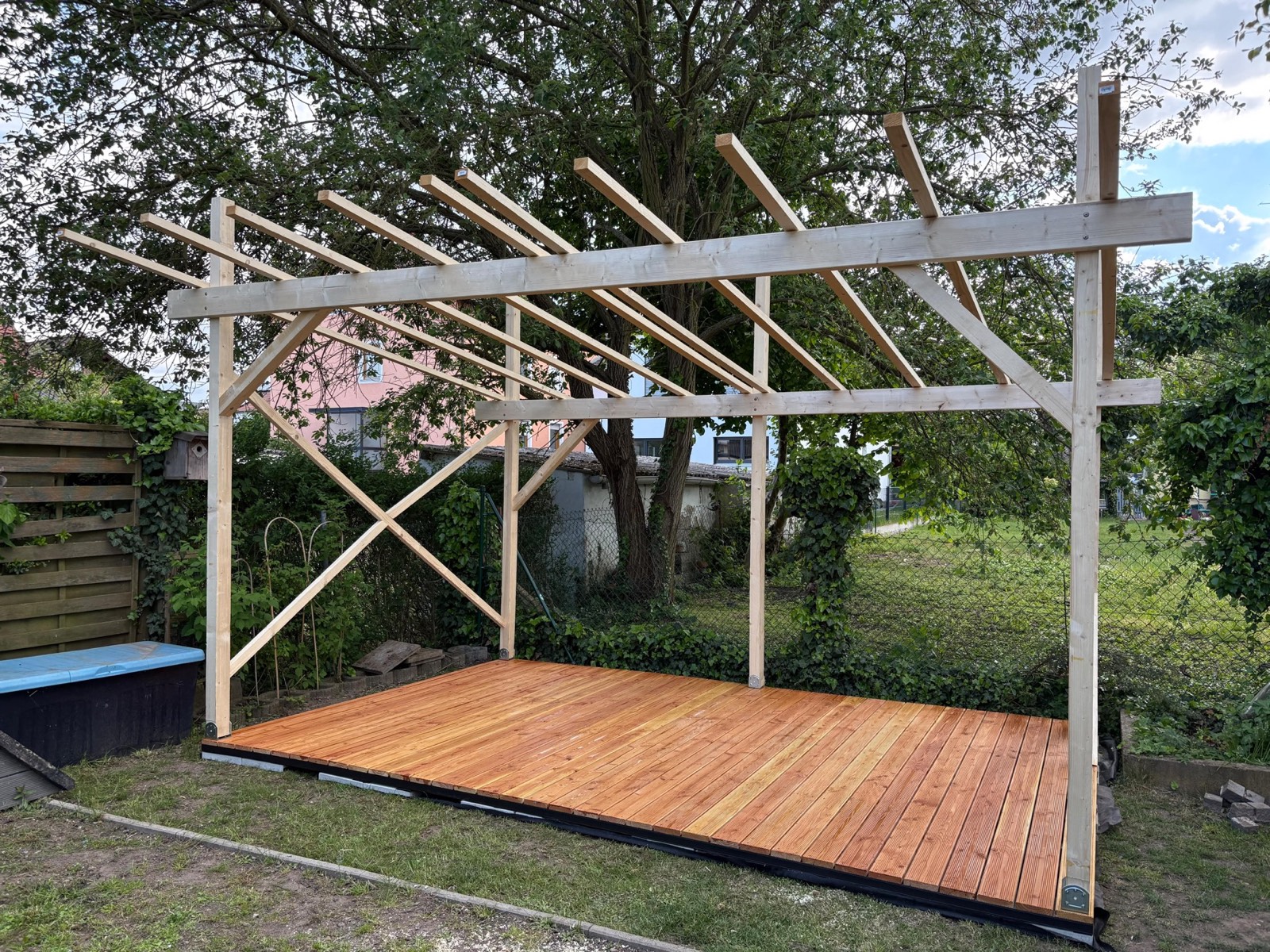 Terrasse mit Pergola in Douglasie — Außenholz, Schreinerprojekt von Daniel Henkel
